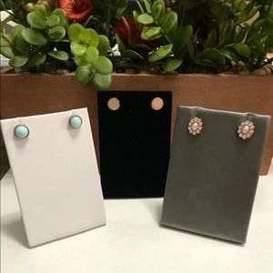 Set of Stud Earrings